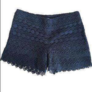 LOFT Riviera Navy Lace Shorts Size 6 Scalloped Hem Side Zip